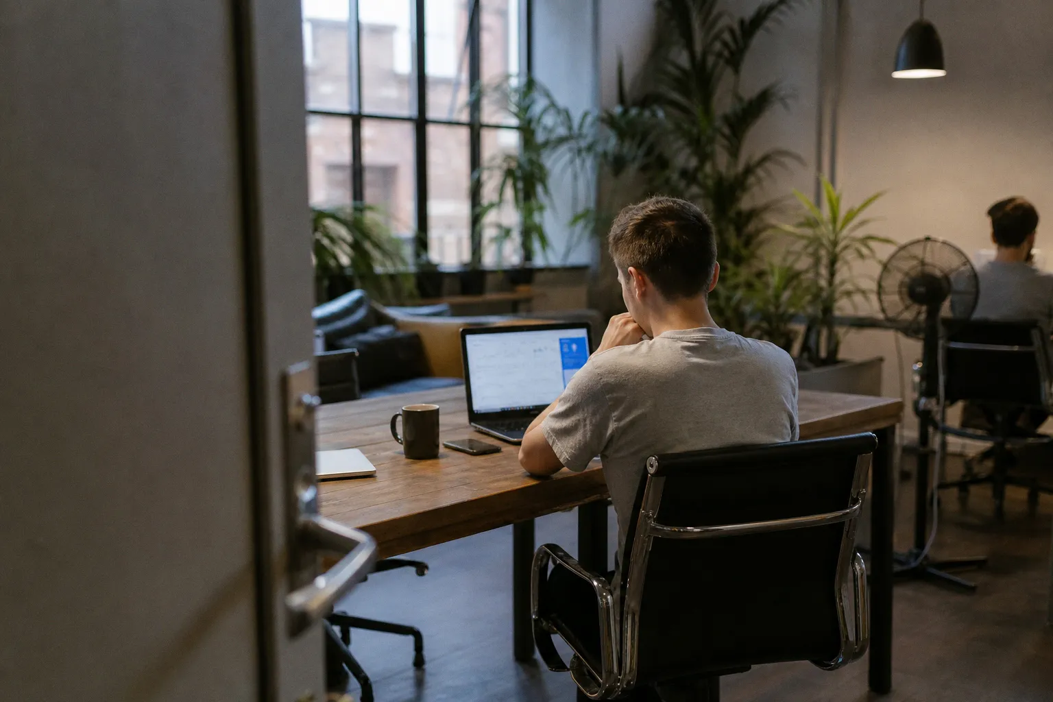 Compare SEO vs PPC for B2B startup customer acquisition